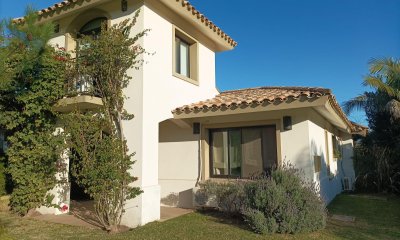 VENTA CASA DE 3 DORMITORIOS EN ALTOS DE LA TAHONA