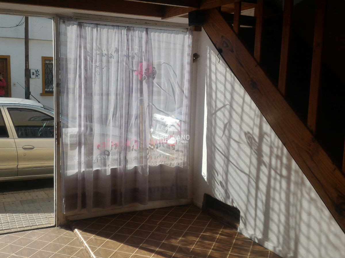 Casa ID.4927 - SE VENDE OPORTUNIDAD APTOS Y LOCALES 25 DE MAYO CENTRO MALDONADO