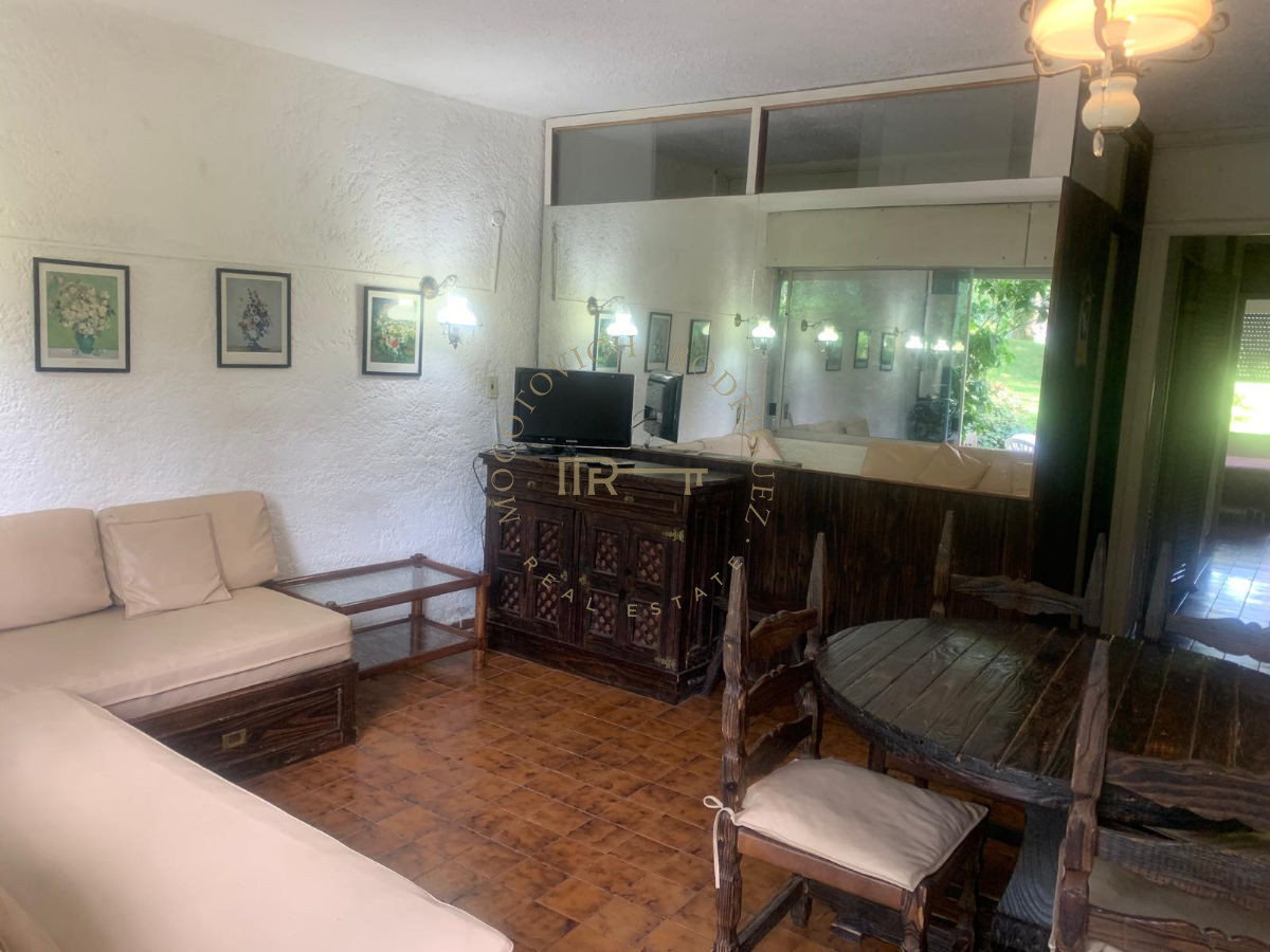 Apartamento ID.3772 - SE VENDE  APARTAMENTO TIPO CASA 2 DORMITORIOS EN ARCOBALENO
