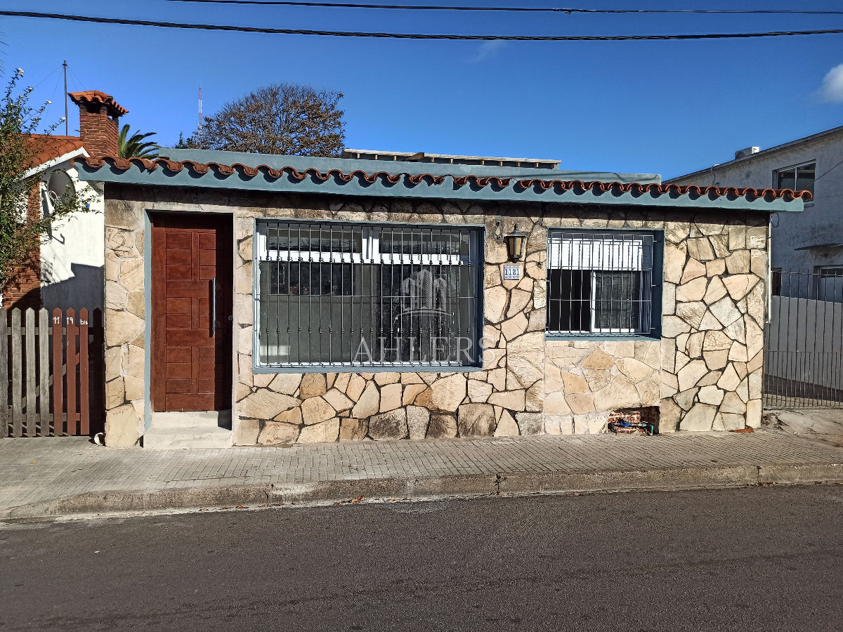 Casa ID.347 - SE VENDE CASA AMPLIA CON OFICINA AL FRENTE CENTRO DE MALDONADO