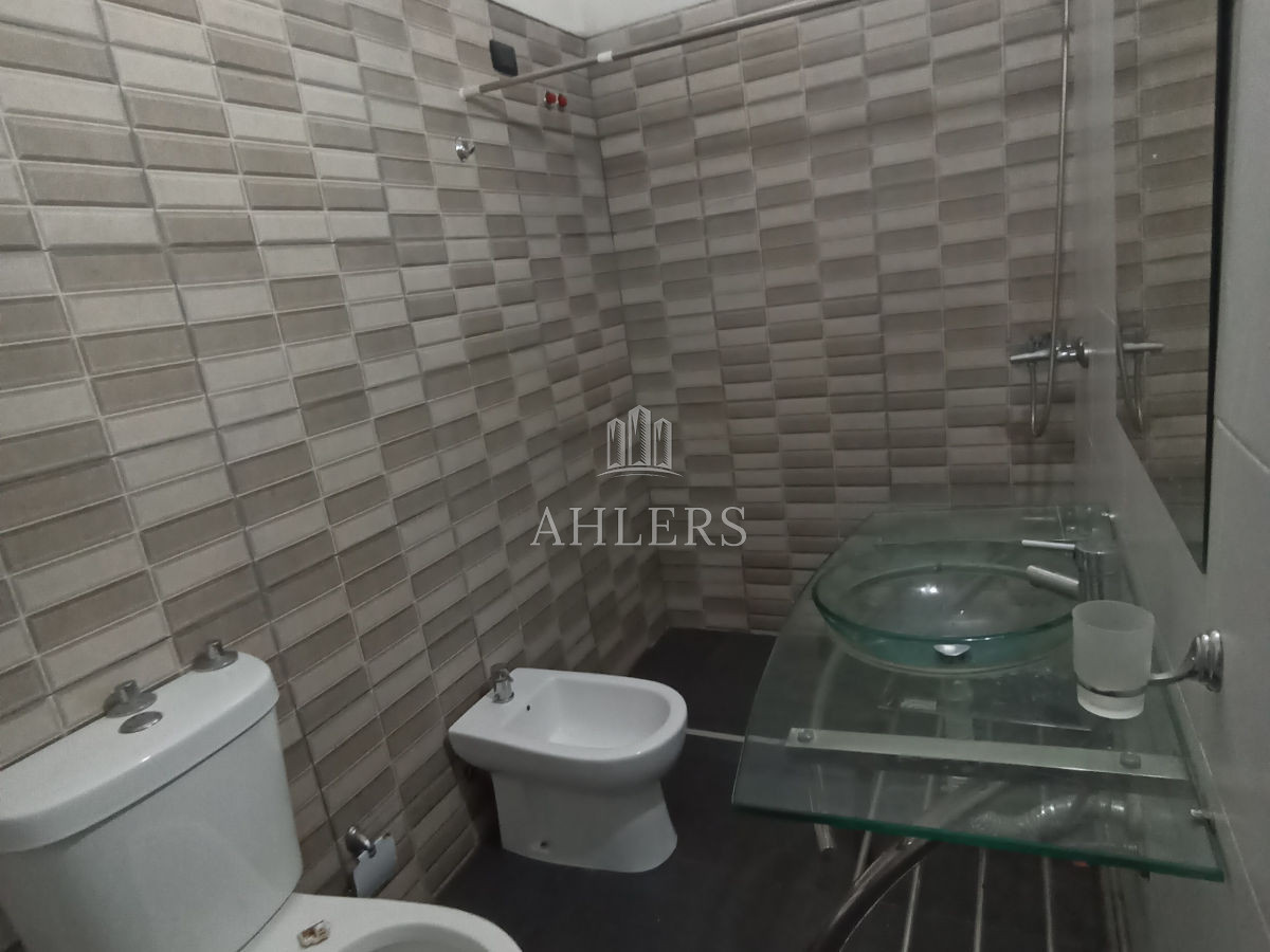 Casa ID.347 - SE VENDE CASA AMPLIA CON OFICINA AL FRENTE CENTRO DE MALDONADO