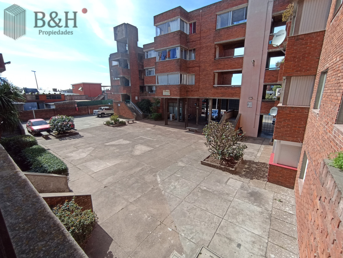 Apartamento ID.5249 - SE VENDE APARTAMENTO 3 DORM PRIMER PISO EN COMPLEJO B25 CENTRO