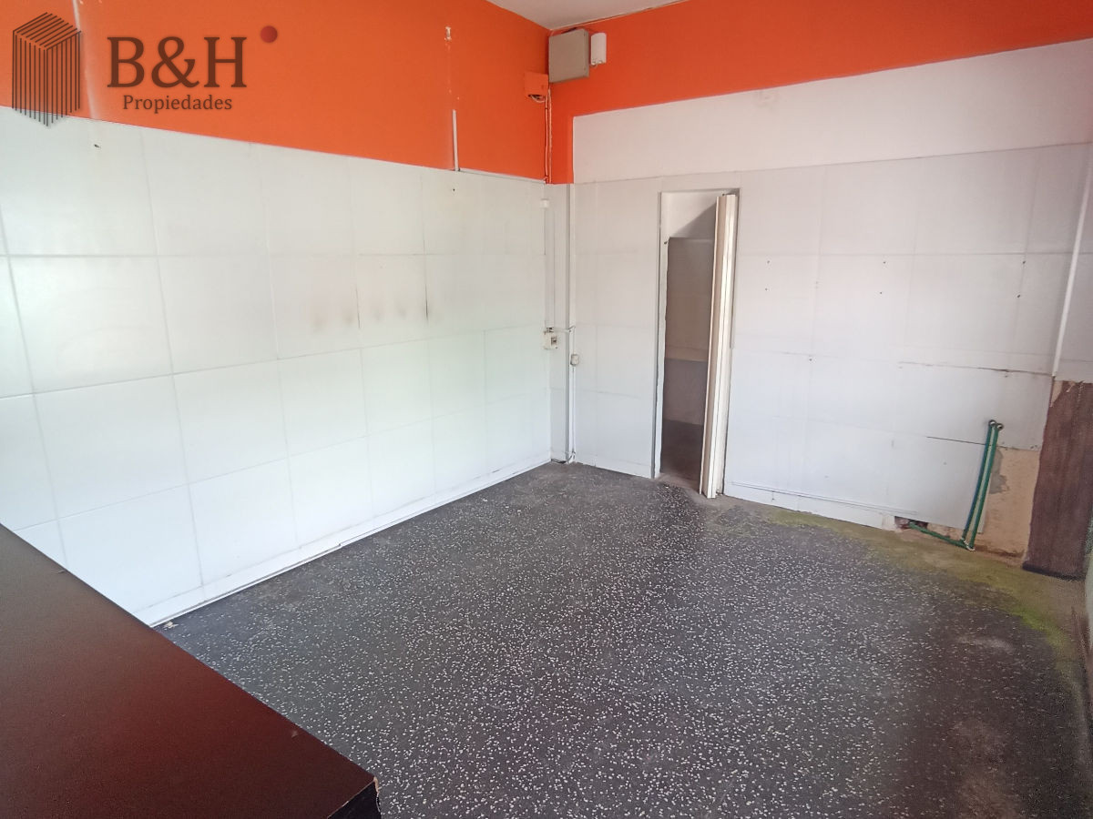 Apartamento ID.5251 - SE VENDE LOCAL COMERCIAL Y APTO CENTRO DE MALDONADO