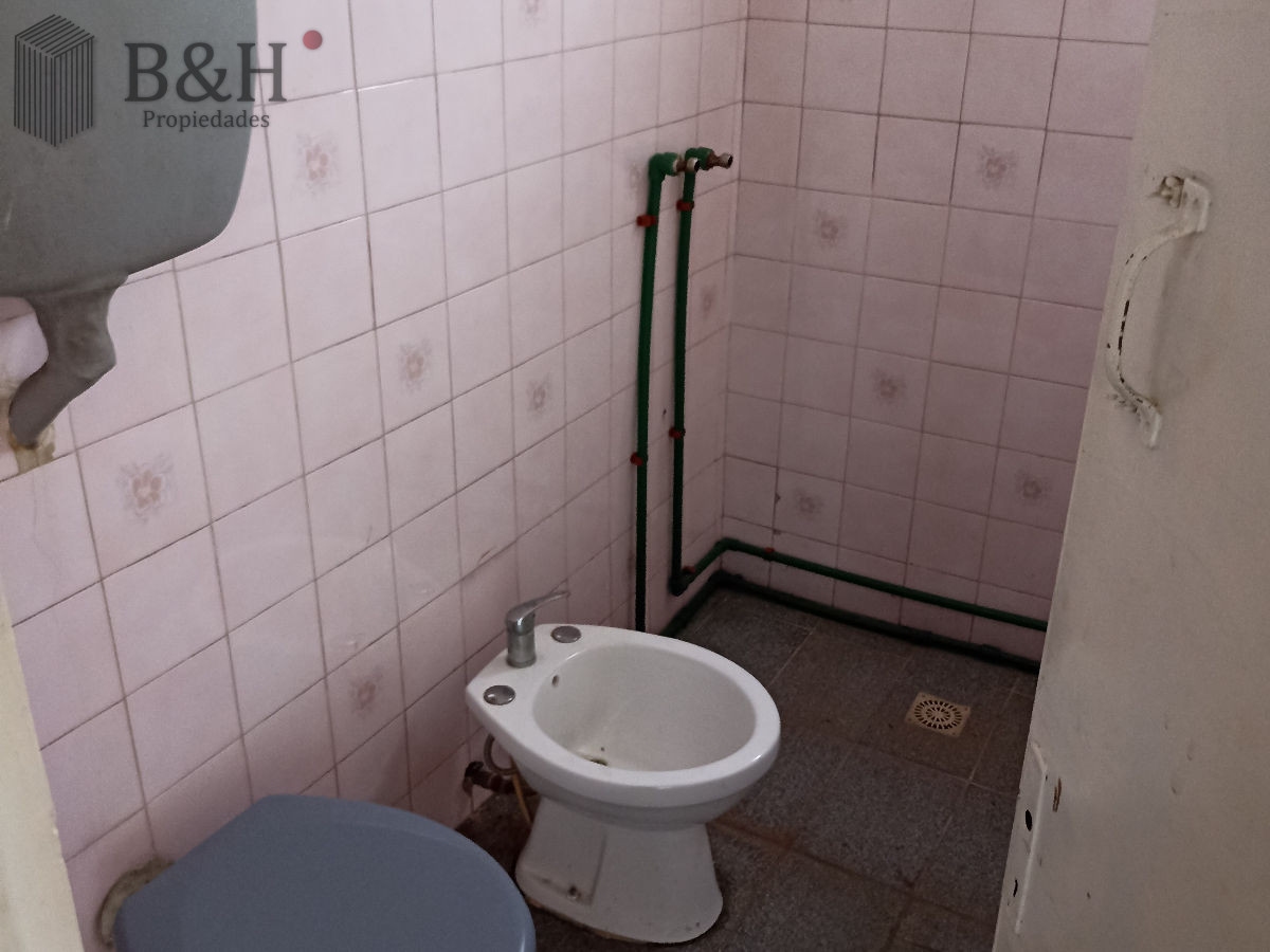 Apartamento ID.5251 - SE VENDE LOCAL COMERCIAL Y APTO CENTRO DE MALDONADO
