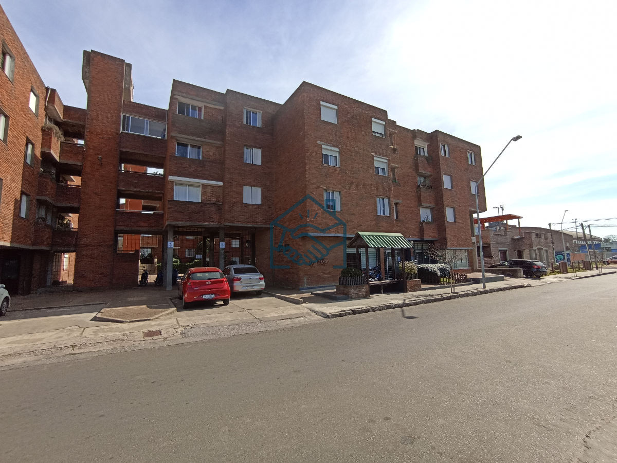 Apartamento ID.1548/SE-VENDE-APARTAMENTO-3-DORM-PRIMER-PISO-EN-COMPLEJO-B25-CENTRO - SE VENDE APARTAMENTO 3 DORM PRIMER PISO EN COMPLEJO B25 CENTRO