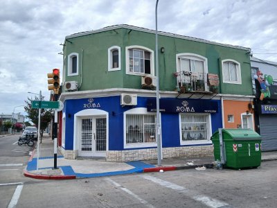 Apartamento ID.1551/SE-VENDE-LOCAL-COMERCIAL-Y-APTO-CENTRO-DE-MALDONADO - SE VENDE LOCAL COMERCIAL Y APTO CENTRO DE MALDONADO