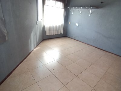 Apartamento ID.1551/SE-VENDE-LOCAL-COMERCIAL-Y-APTO-CENTRO-DE-MALDONADO - SE VENDE LOCAL COMERCIAL Y APTO CENTRO DE MALDONADO