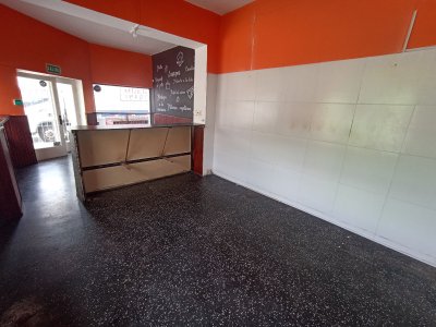 Apartamento ID.1551/SE-VENDE-LOCAL-COMERCIAL-Y-APTO-CENTRO-DE-MALDONADO - SE VENDE LOCAL COMERCIAL Y APTO CENTRO DE MALDONADO
