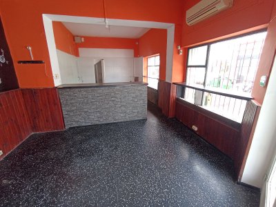 Apartamento ID.1551/SE-VENDE-LOCAL-COMERCIAL-Y-APTO-CENTRO-DE-MALDONADO - SE VENDE LOCAL COMERCIAL Y APTO CENTRO DE MALDONADO