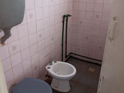 Apartamento ID.1551/SE-VENDE-LOCAL-COMERCIAL-Y-APTO-CENTRO-DE-MALDONADO - SE VENDE LOCAL COMERCIAL Y APTO CENTRO DE MALDONADO