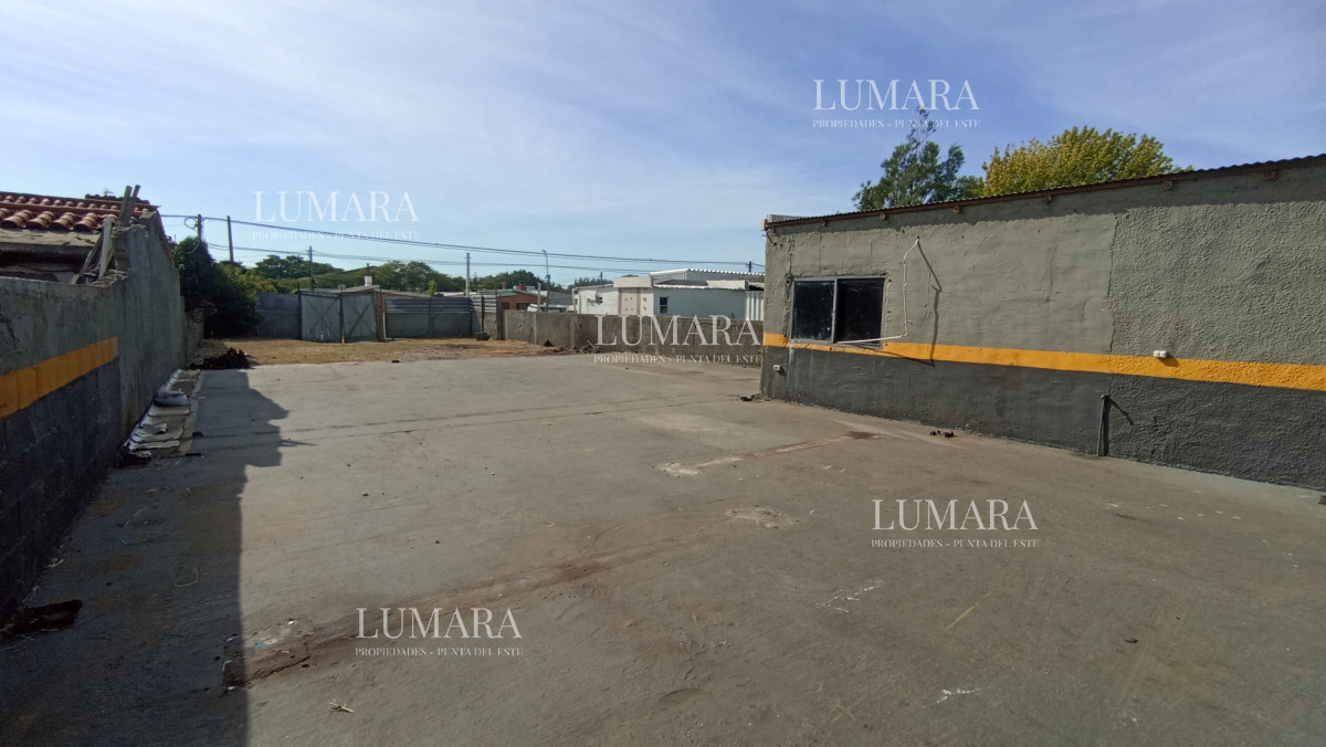 Terreno ID.3271 - SE VENDE TERRENO CON MEJORAS 