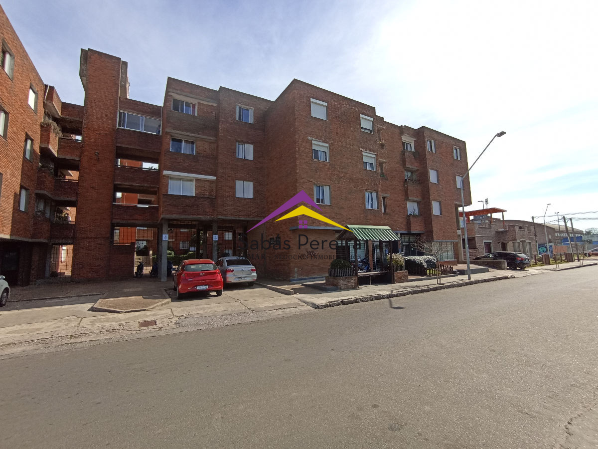 Apartamento ID.41625 - SE VENDE APARTAMENTO 3 DORM PRIMER PISO EN COMPLEJO B25 CENTRO