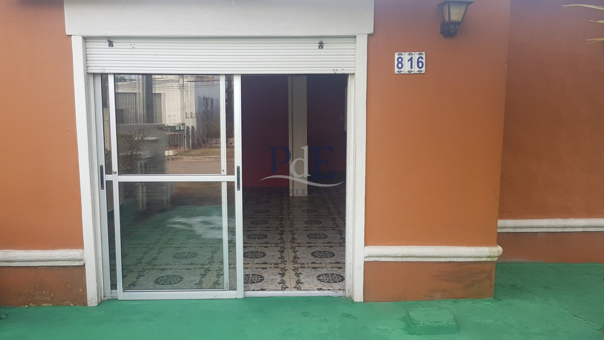 SE VENDE CASA Y DOS APARTAMENTOS EN EL MISMO PADRON 