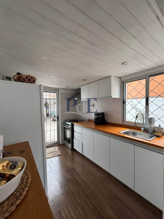 SE VENDE CASA EN BARRIO IPORA  - Imagen 2