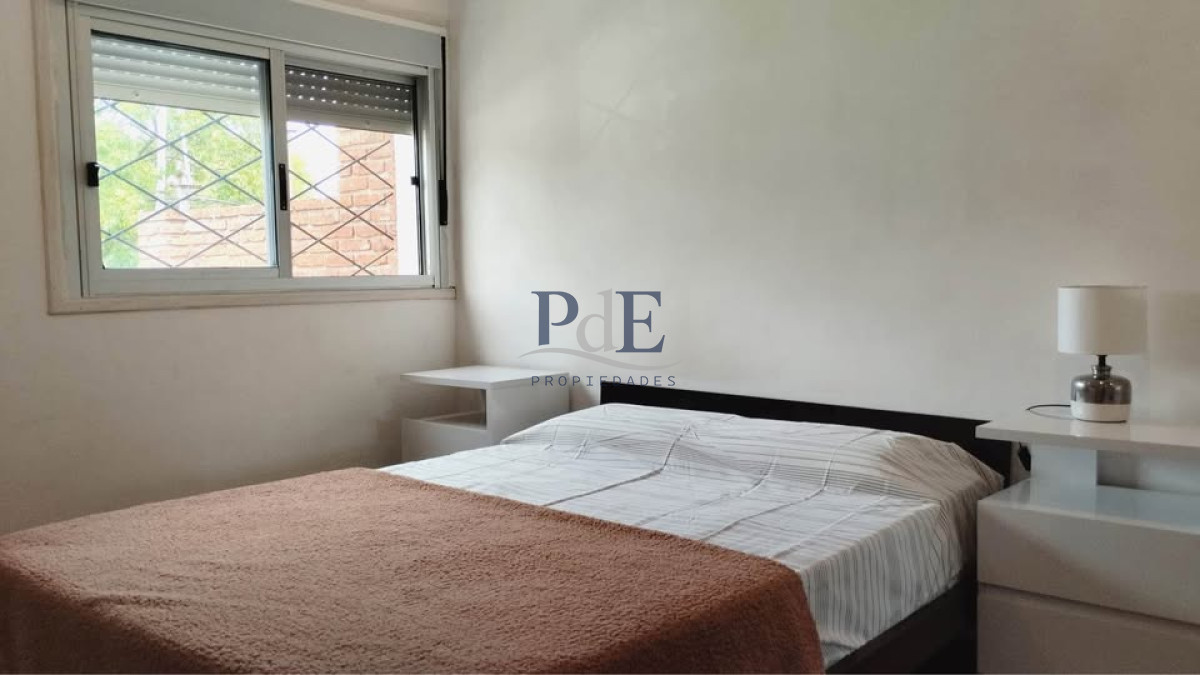 SE VENDE CASA EN BARRIO IPORA  - Imagen 8