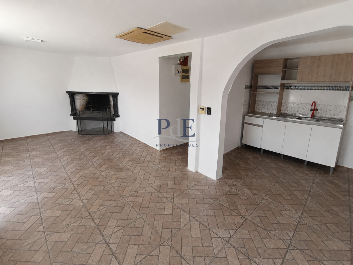 Casa en Maldonado, Maldonado. 3 dormitorios, terreno de 300 m² - Imagen 2