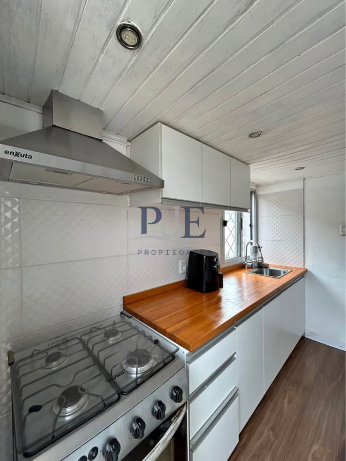 SE VENDE CASA EN BARRIO IPORA  - Imagen 1