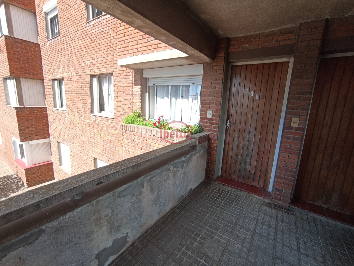 Apartamento ID.167056/El-Monoambiente-que-buscas-a-pasos-del-mar-y-con-financiación- - SE VENDE APARTAMENTO 3 DORM PRIMER PISO EN COMPLEJO B25 CENTRO