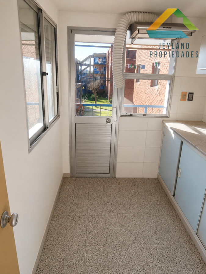 Apartamento ID.567 - SE ALQUILA APTO 3 DORMITORIOS COMPLEJO B 75