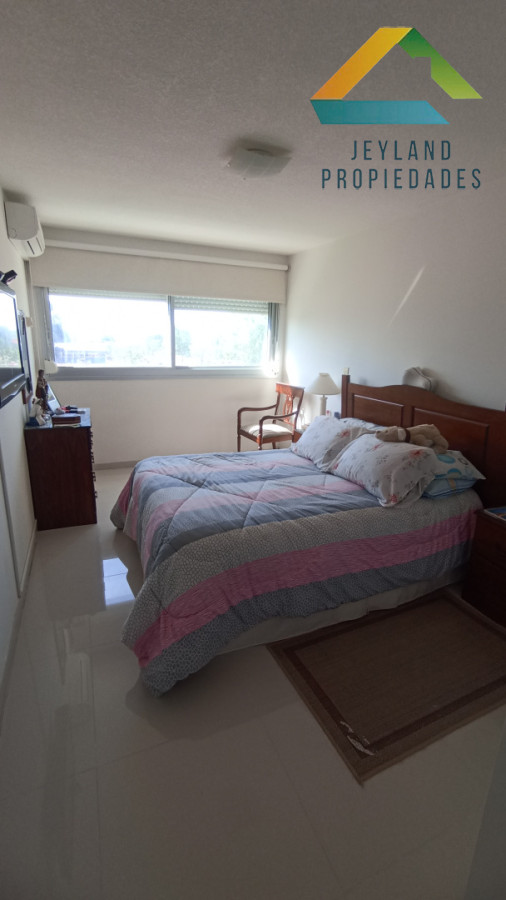 Apartamento ID.136 - SE VENDE APARTAMENTO 2 DORM EN EDIFICIO SUMMER TOWER 