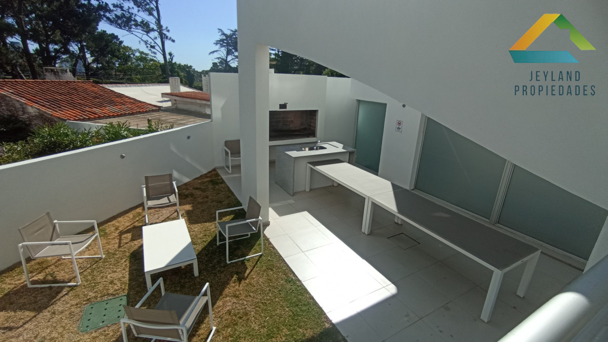 Apartamento ID.136 - SE VENDE APARTAMENTO 2 DORM EN EDIFICIO SUMMER TOWER 