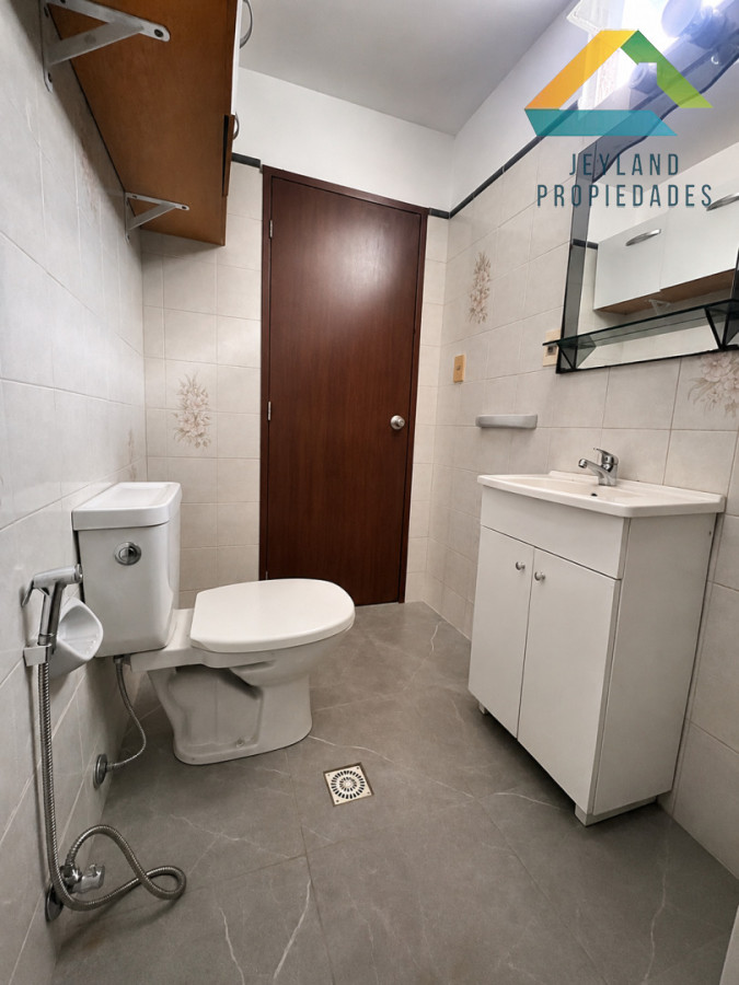 Apartamento ID.472 - SE ALQUILA OFICINA O VIVIENDA CENTRO MALDONADO