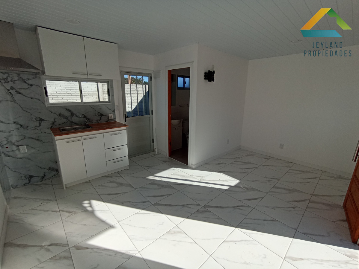 Apartamento ID.208 - SE ALQUILA MONOAMBIENTE 4H