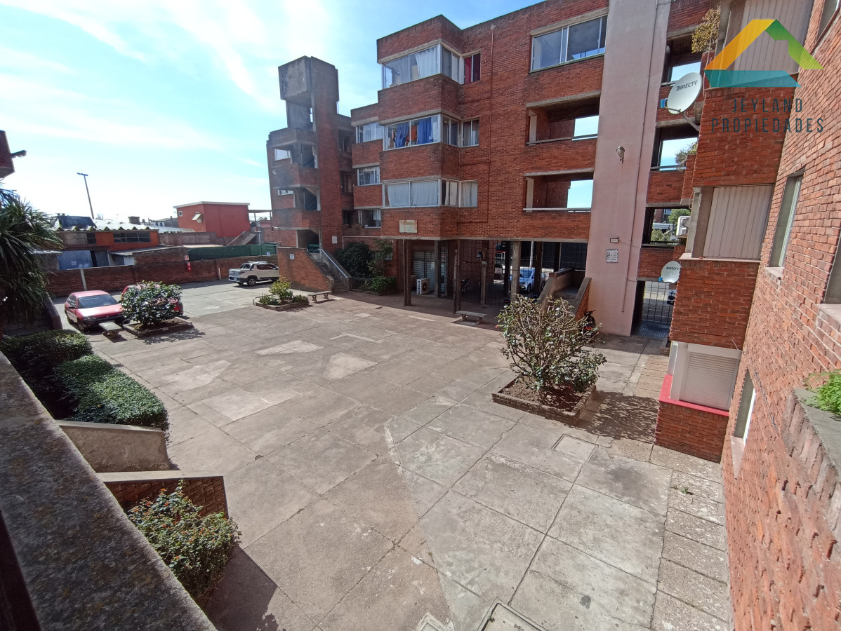 Apartamento ID.9 - SE VENDE APARTAMENTO 3 DORM PRIMER PISO EN COMPLEJO B25 CENTRO