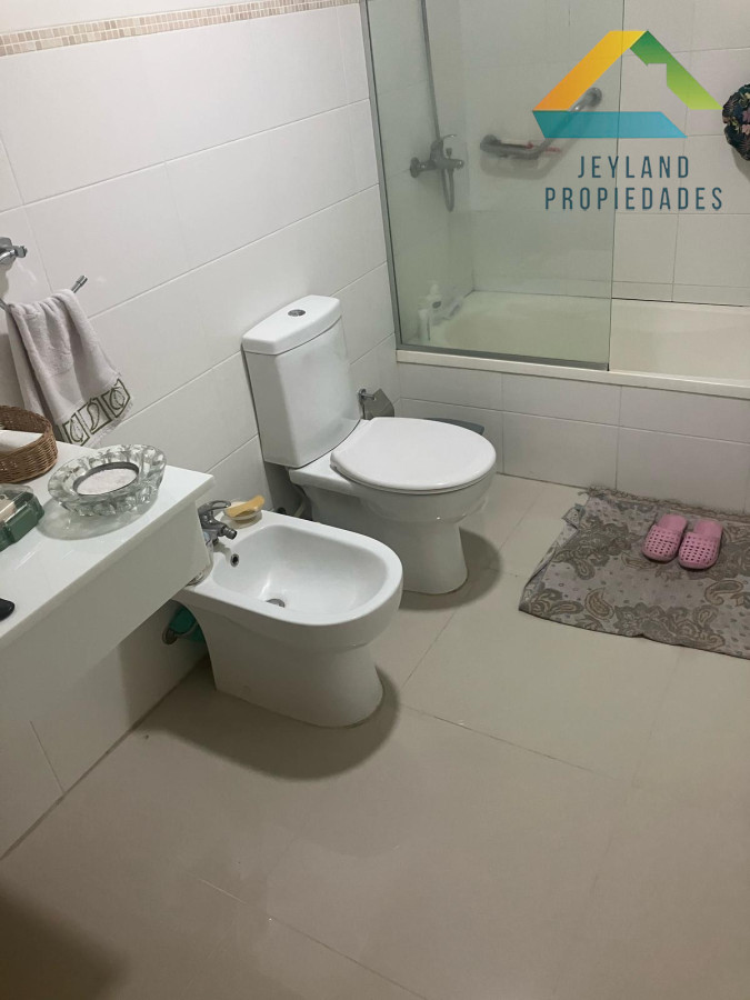 Apartamento ID.136 - SE VENDE APARTAMENTO 2 DORM EN EDIFICIO SUMMER TOWER 