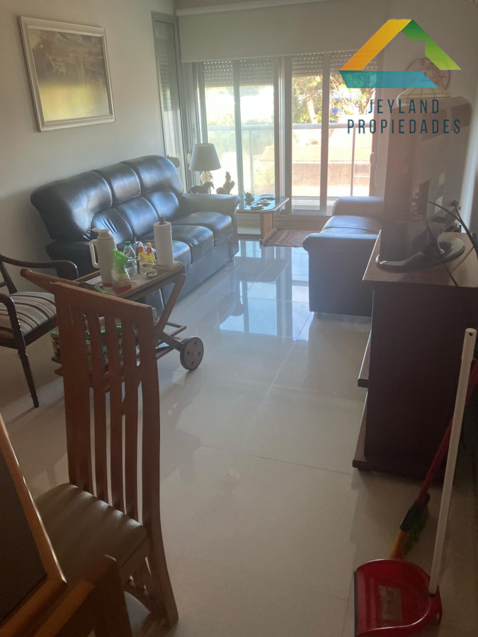 Apartamento ID.136 - SE VENDE APARTAMENTO 2 DORM EN EDIFICIO SUMMER TOWER 
