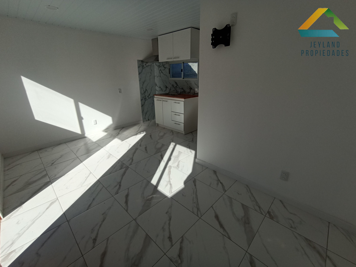 Apartamento ID.208 - SE ALQUILA MONOAMBIENTE 4H