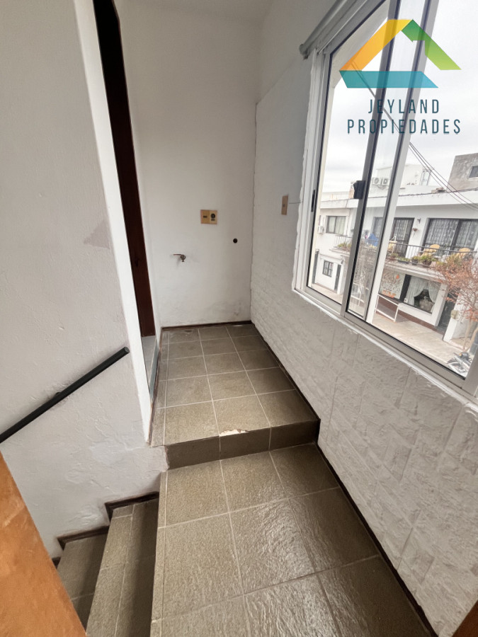 Apartamento ID.472 - SE ALQUILA OFICINA O VIVIENDA CENTRO MALDONADO