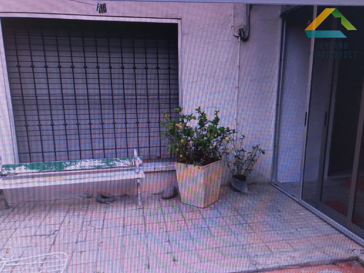 Apartamento ID.100 - SE VENDE CASA  CON 2 DORMITORIOS EN CENTRO DE SAN CARLOS 