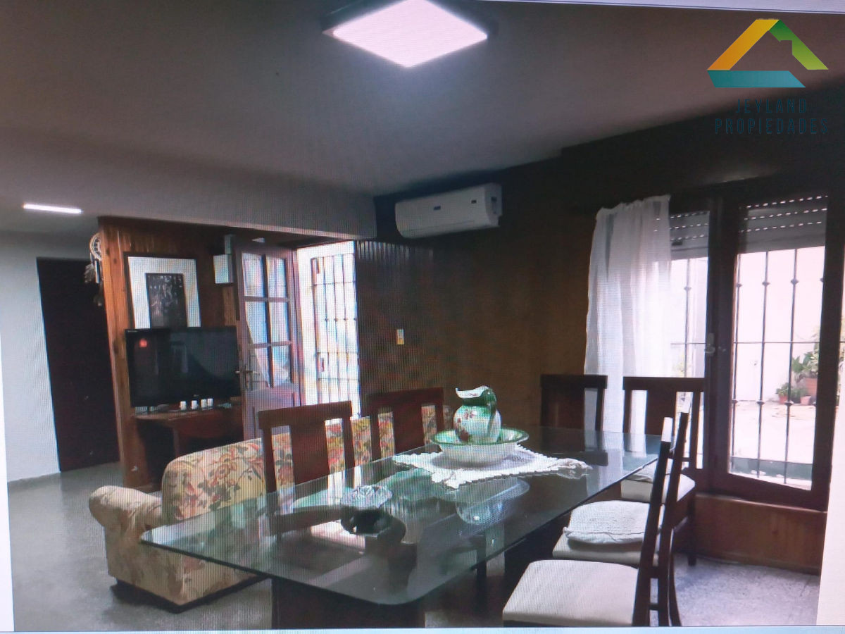 Apartamento ID.100 - SE VENDE CASA  CON 2 DORMITORIOS EN CENTRO DE SAN CARLOS 