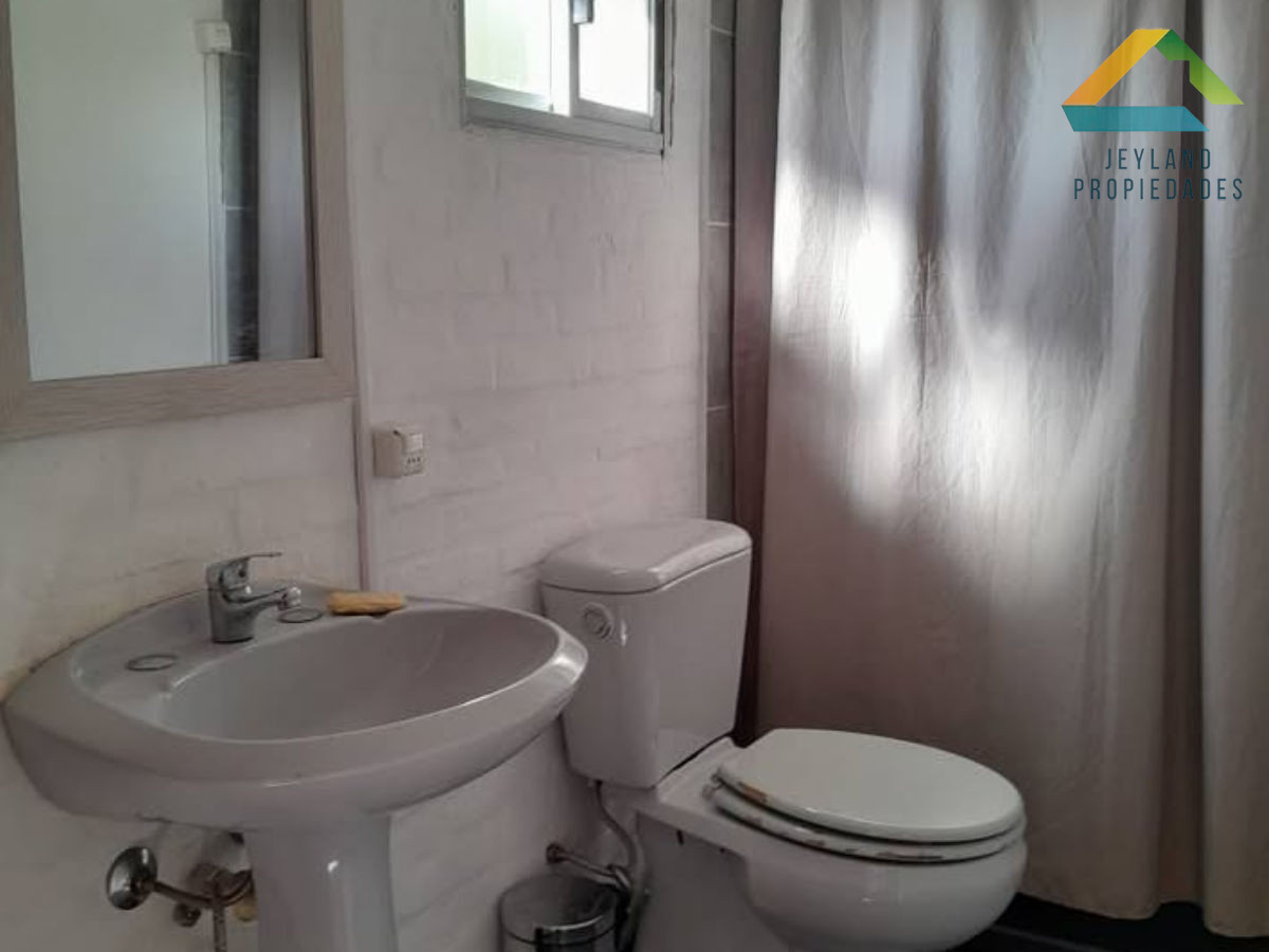 Apartamento ID.86 - SE VENDE CASA  CON 3 DORMITORIOS EN Bº SCALONE MALDONADO 