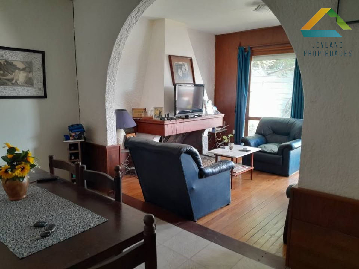 Apartamento ID.86 - SE VENDE CASA  CON 3 DORMITORIOS EN Bº SCALONE MALDONADO 