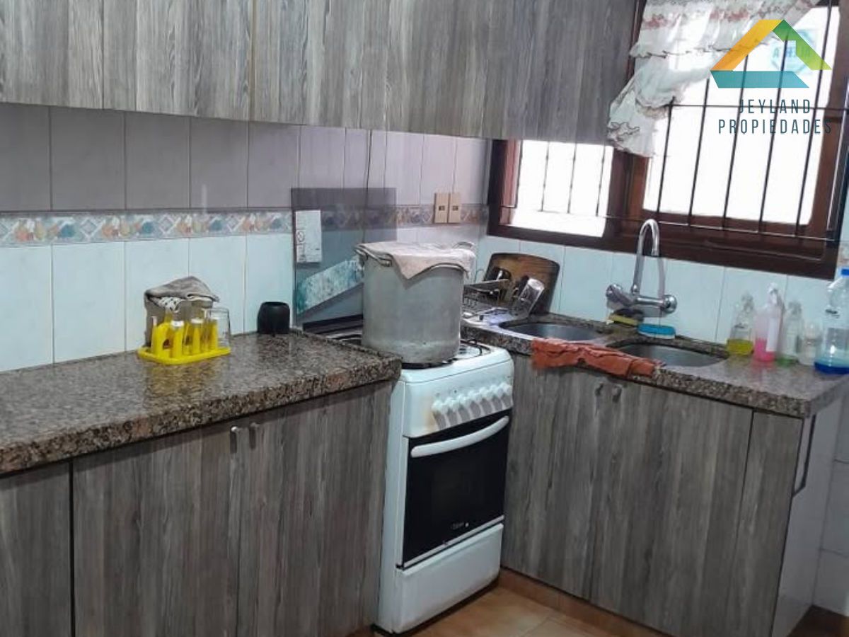 Apartamento ID.86 - SE VENDE CASA  CON 3 DORMITORIOS EN Bº SCALONE MALDONADO 