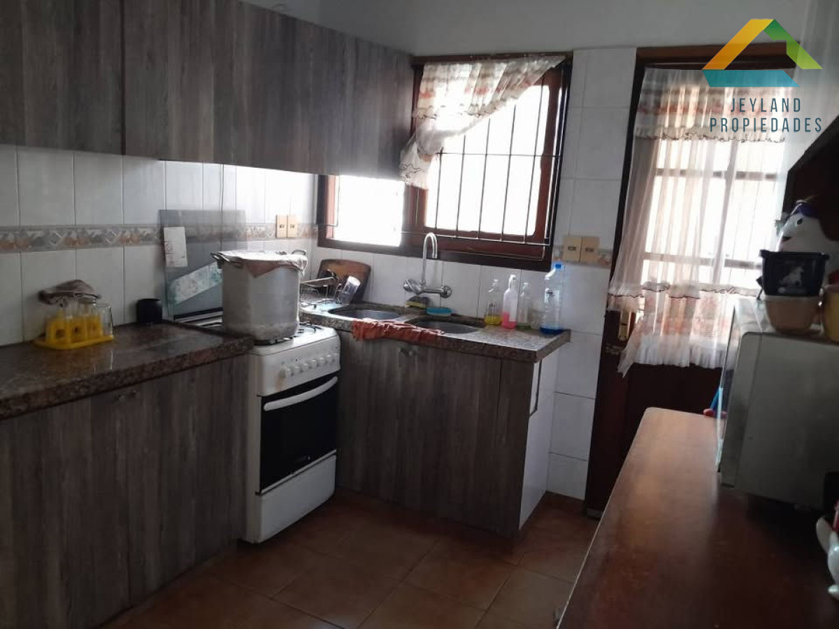 Apartamento ID.86 - SE VENDE CASA  CON 3 DORMITORIOS EN Bº SCALONE MALDONADO 