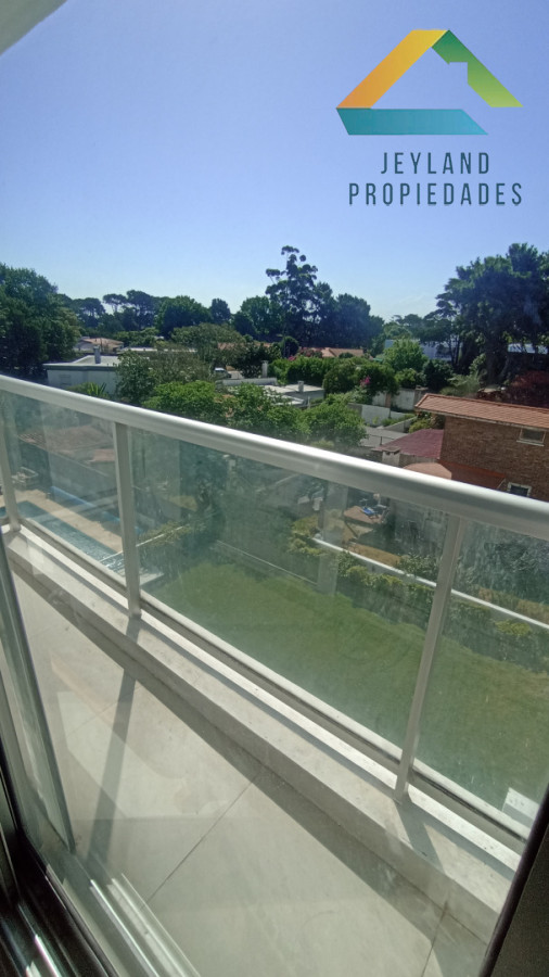 Apartamento ID.136 - SE VENDE APARTAMENTO 2 DORM EN EDIFICIO SUMMER TOWER 