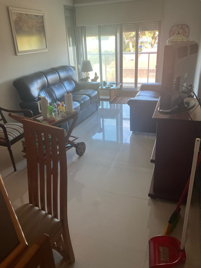 SE VENDE APARTAMENTO 2 DORM EN EDIFICIO SUMMER TOWER 