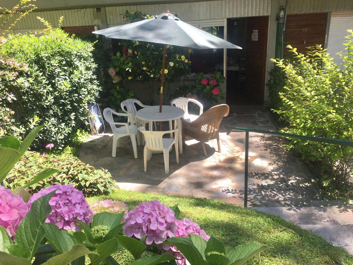 SE VENDE  APARTAMENTO TIPO CASA 2 DORMITORIOS EN ARCOBALENO