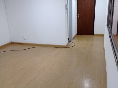 SE VENDE MONOAMBIENTE CENTRO MALDONADO EXCELENTE UBICACION