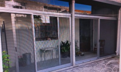 SE VENDE CASA  CON 2 DORMITORIOS EN CENTRO DE SAN CARLOS