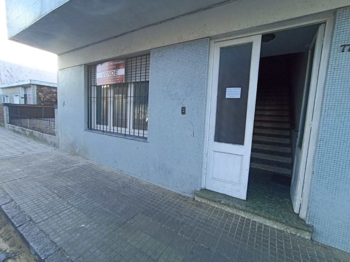 SE VENDE APARTAMERTO 1 DORM AMPLIO CENTRO DE MALDONADO