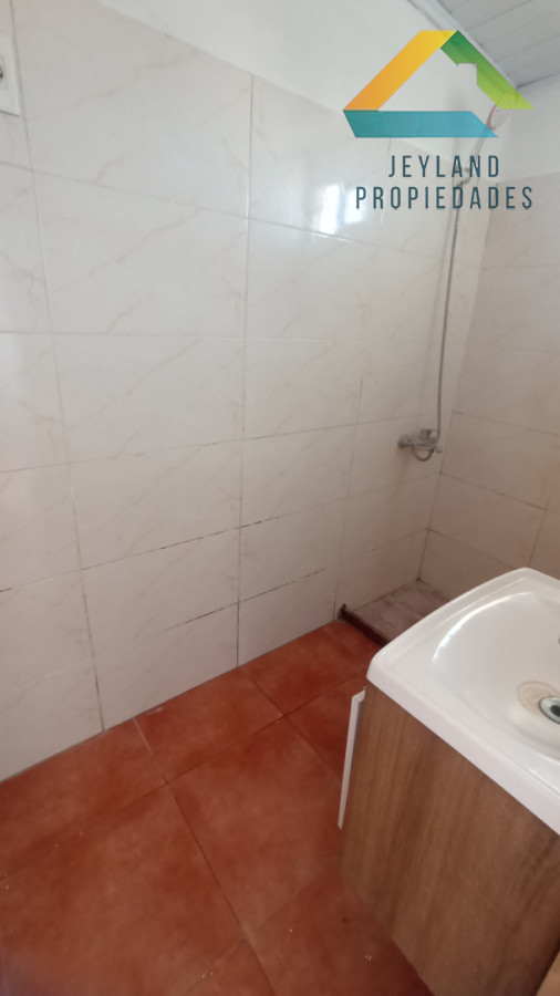Casa ID.91 - SE ALQUILA 2 DORM EN BARRIO 14 DE FEBRERO