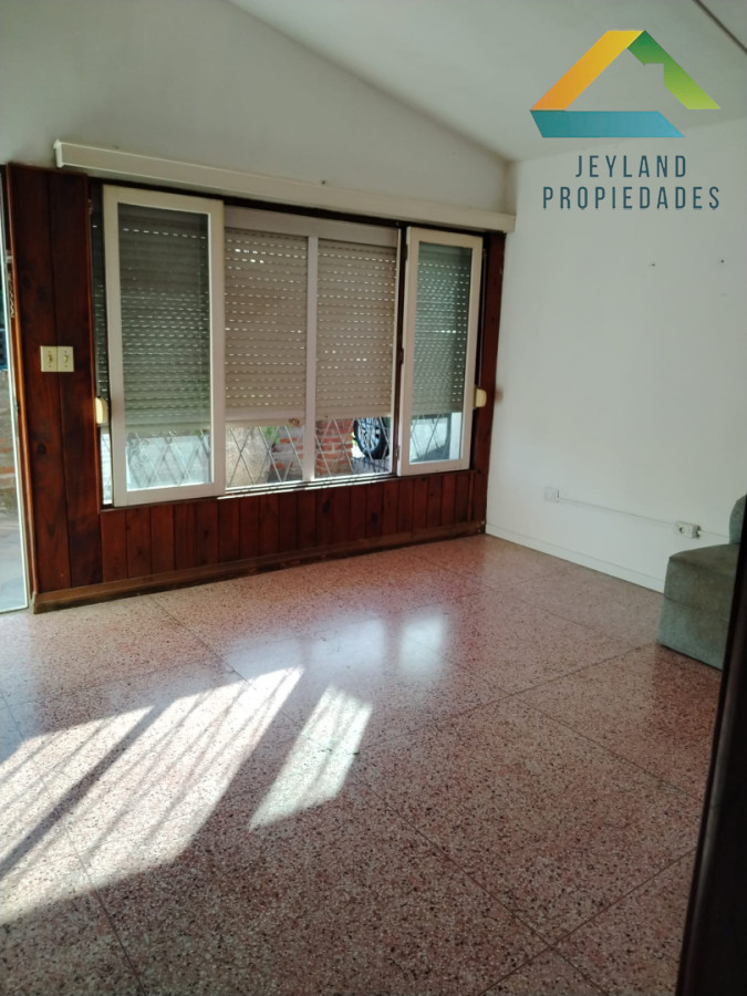 Casa ID.249 - SE VENDE CASA EN BARRIO RIVERA MAS 2 APTOS 