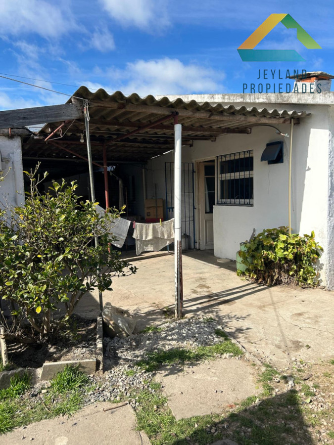 Casa ID.249 - SE VENDE CASA EN BARRIO RIVERA MAS 2 APTOS 