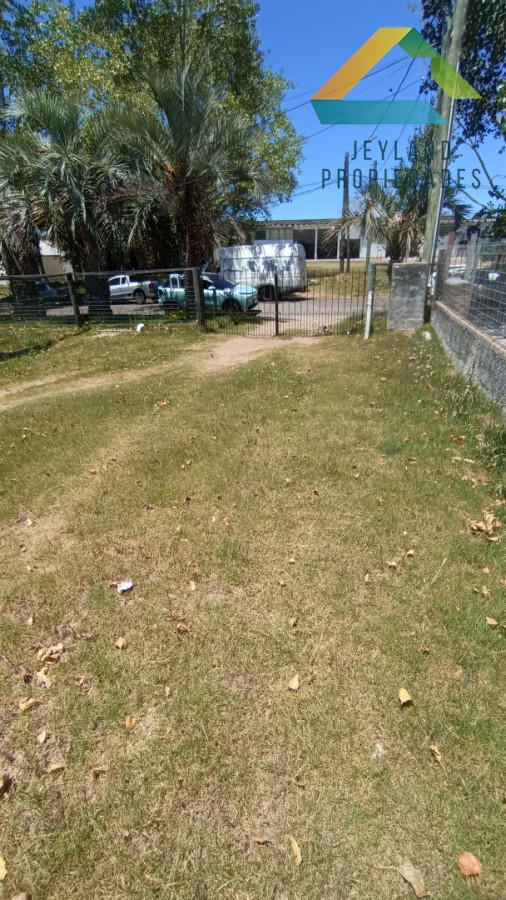 Casa ID.350 - SE ALQUILA CASA BARRIO SCALONE