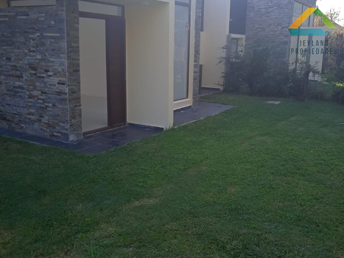 Casa ID.14 - SE VENDE CASA 3 DORMITORIOS EN JARDINES DE CORDOBA