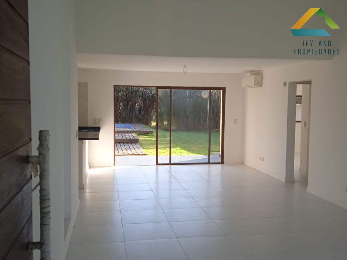 Casa ID.14 - SE VENDE CASA 3 DORMITORIOS EN JARDINES DE CORDOBA
